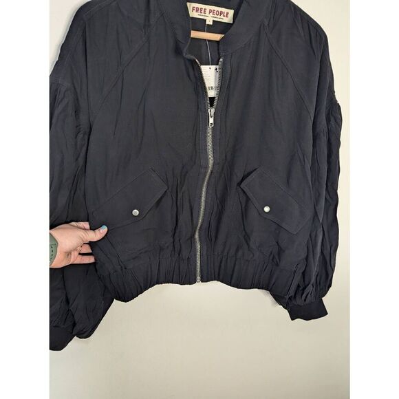 NWT Free People On Point Bomber Crop Jacket Black Full Zip Coat - Size L - Picture 3 of 7